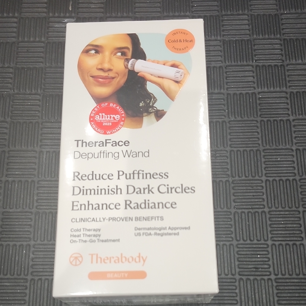 Therabody TheraFace Depuffomg Wand in White